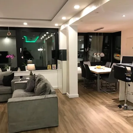 Apartment Zuhause , Keine Party, 2 Erwachsene
