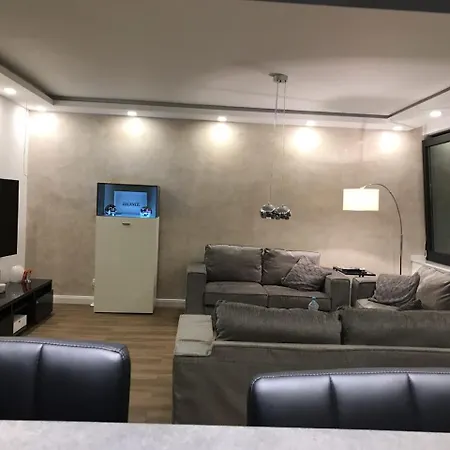 Zuhause , Keine Party, 2 Erwachsene Apartment Dusseldorf