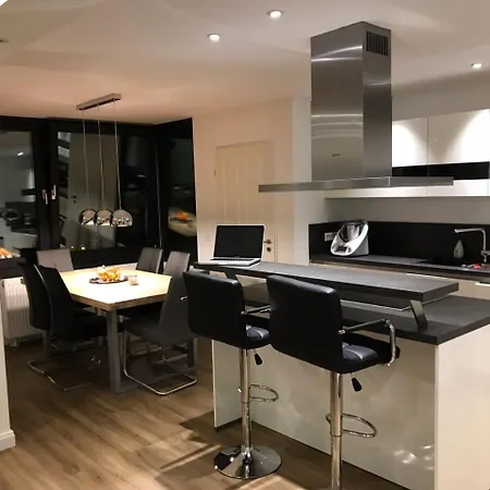 Zuhause , Keine Party, 2 Erwachsene Apartment Dusseldorf