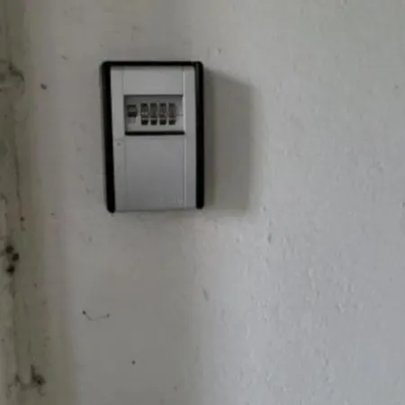 Apartment Zuhause , Keine Party, 2 Erwachsene Dusseldorf